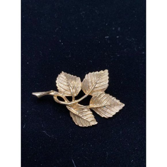 Signed DuBarry Fifth Avenue Vintage Leaf Brooch - Picture 1 of 3
